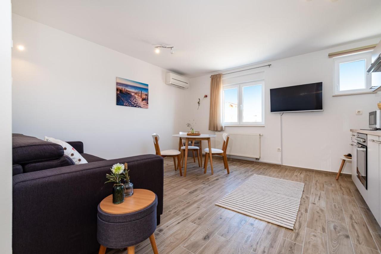 Aurelia Apartment *