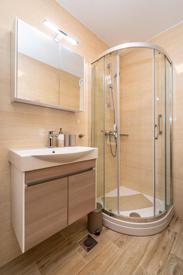 Aurelia Apartment *